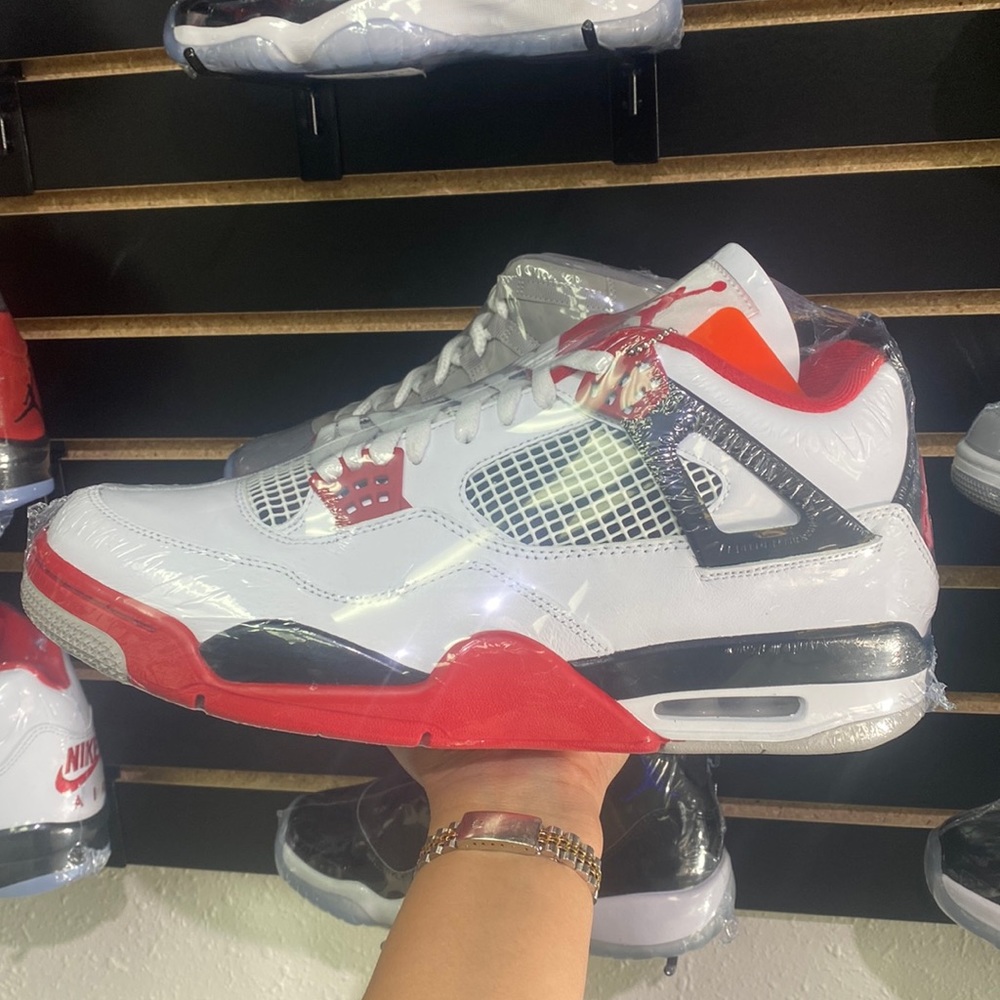 Jordan 4 fire red